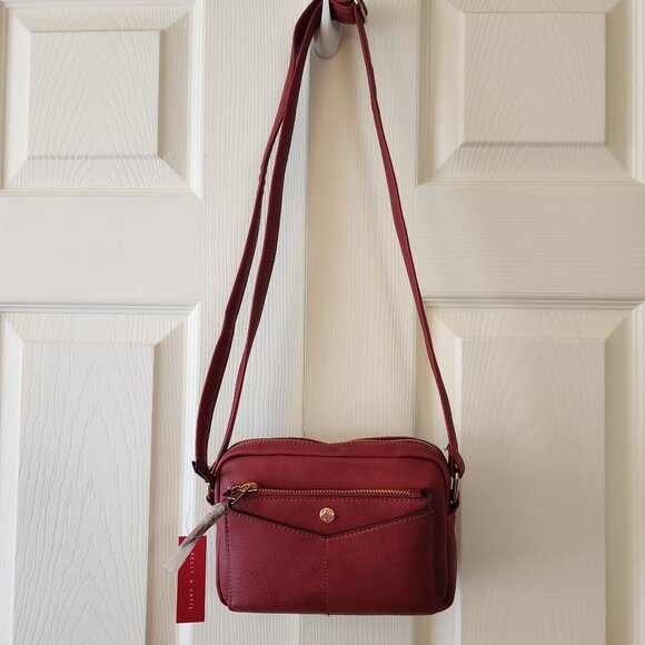 Kelly & Katie Red Crossbody Bag With Front Pocket & Adjustable Strap - Picture 2 of 11
